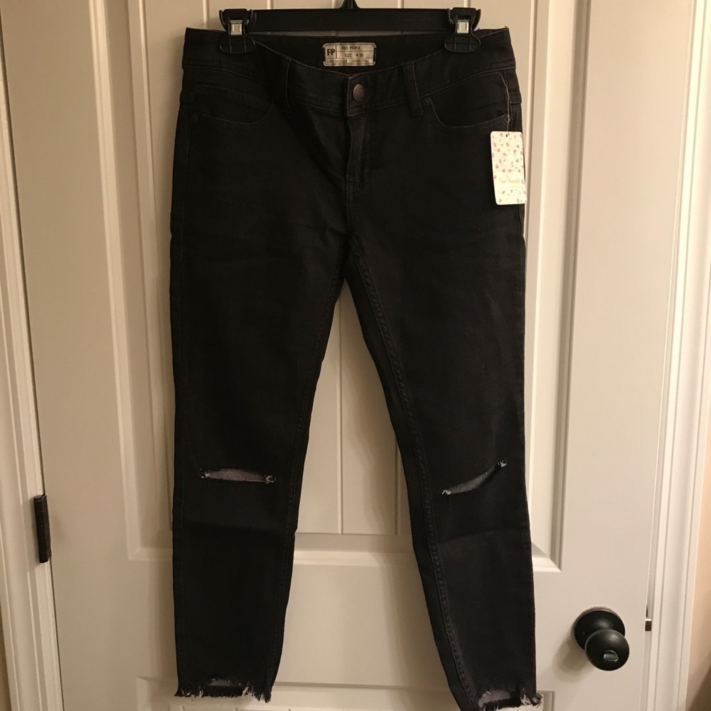 🌸Free People Distressed Jeans